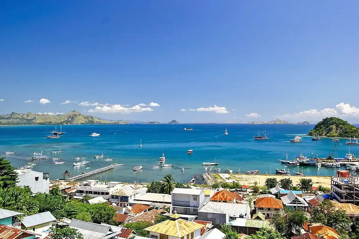 Destinasi Pelabuhan Labuan Bajo | Tour Helikopter Labuan Bajo