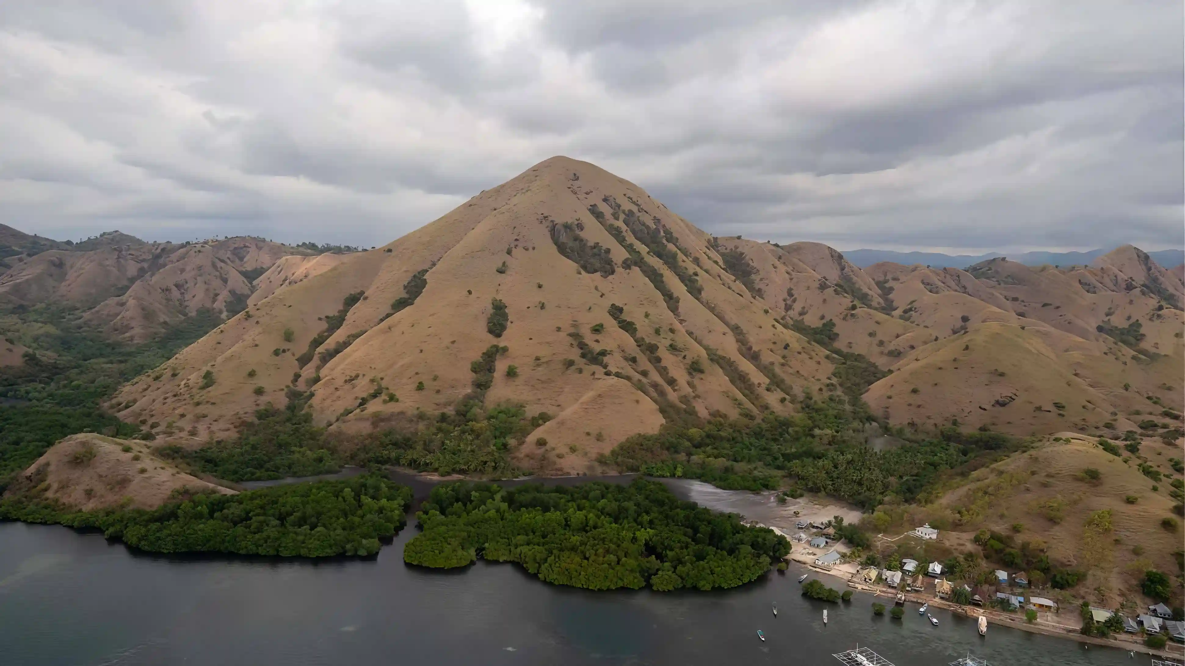 Helicopter Tour Komodo | Helicopter Tour Labuan Bajo | Tour Helicopter Labuan Bajo
