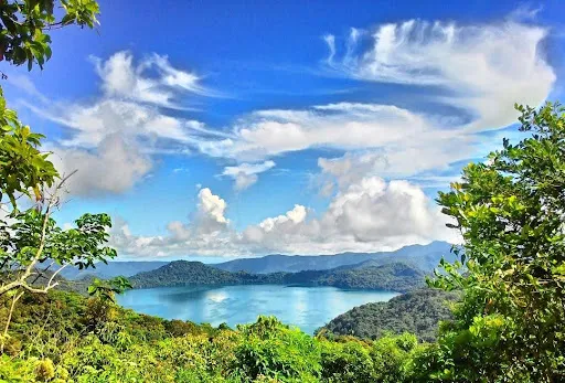 Destinasi Sano Nggoang | Tour Helikopter Labuan Bajo